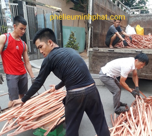 Minh Khang Phát thu mua phế liệu quận 4 tận nơi, giá cao với đội ngũ nhận viên chuyên nghiệp