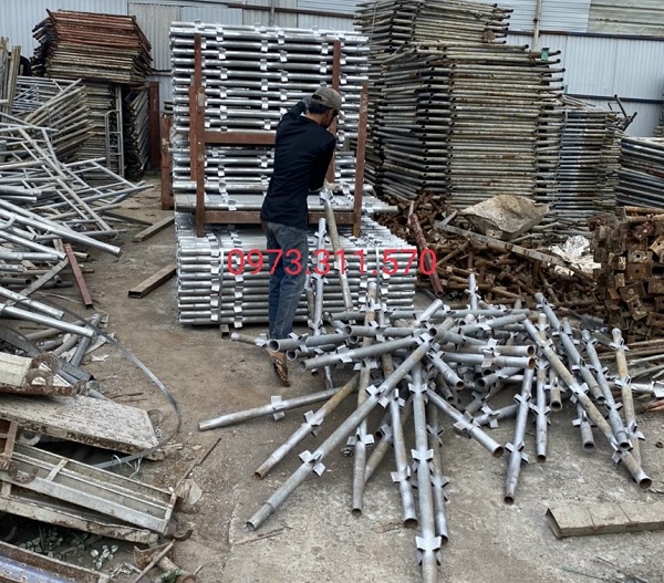 Nhân viên thu gom phế liệu nhanh chóng, chuyên nghiệp tận nơi